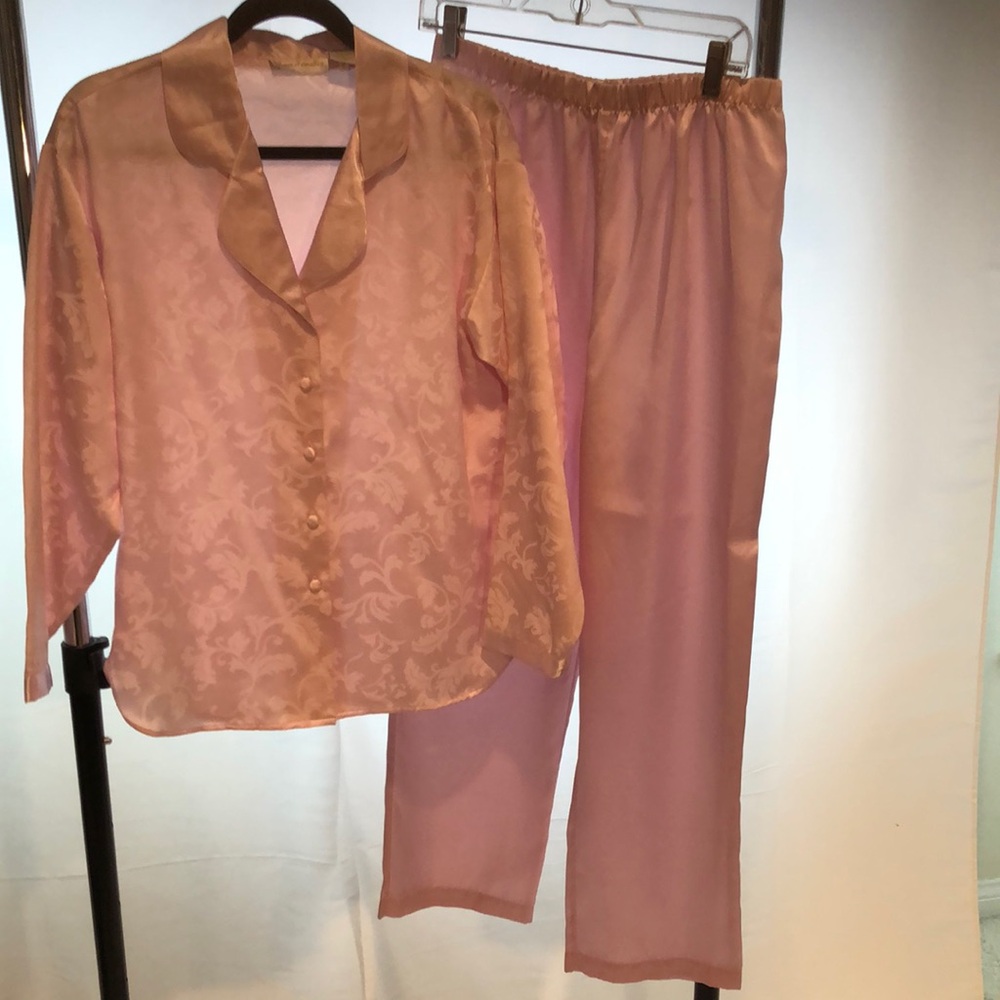 Elegant Pink Women's Sleepwear Set